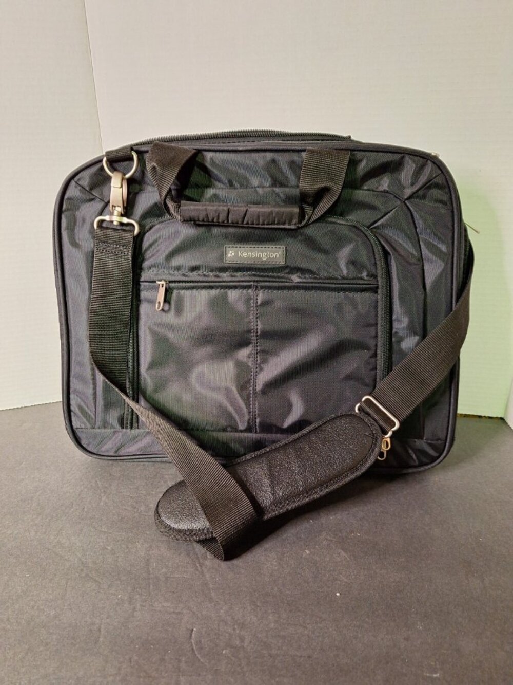 SIMPLY PORTABLE 40 CLASSIC LAPTOP CASE, 15-3/4 X 3-1/2 X 12-1/2,